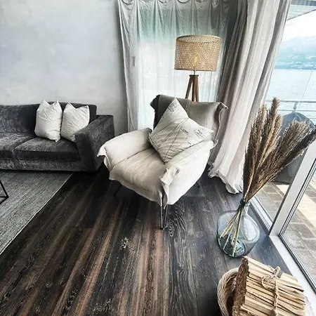The Lakeview Villa *